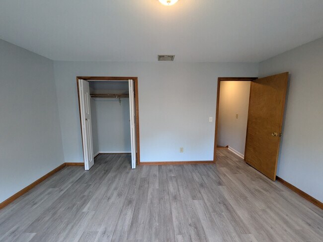 Building Photo - 998 Campbell Ave