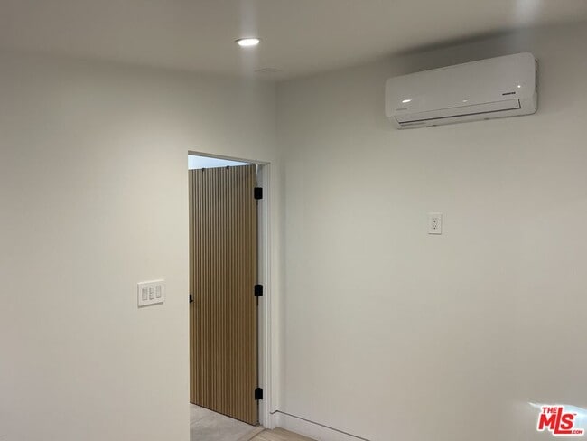 Building Photo - 4234 Ellenita Ave