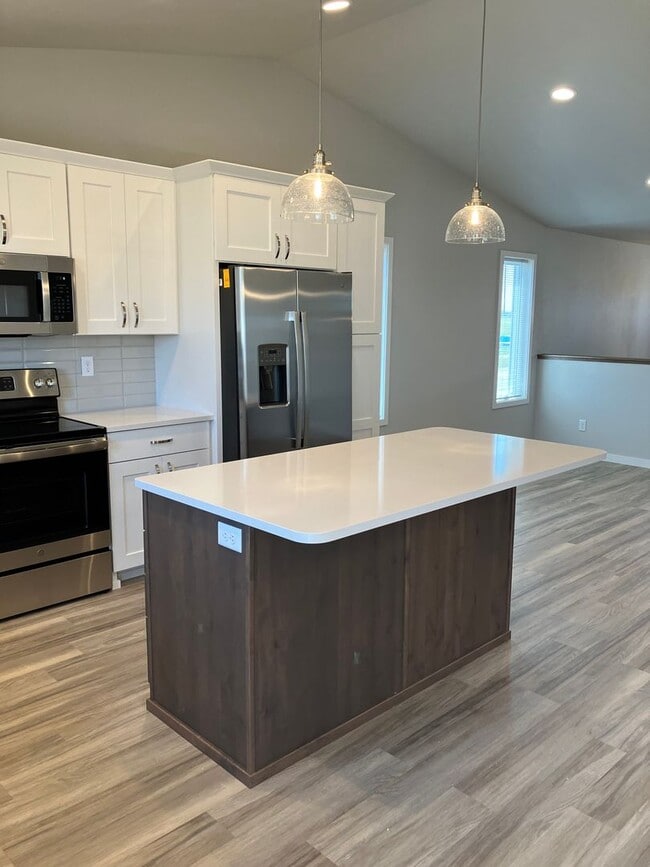 Building Photo - 4 Bed 3 Bath Single Family Home