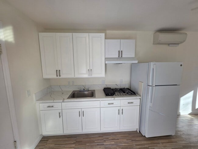 Building Photo - 524 W Greenwood Ave