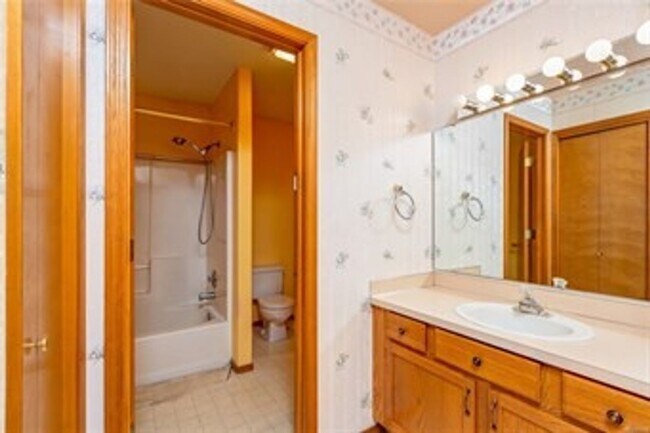 Building Photo - PRELEASING: 4 bdrm/1.5 bath house near WWU Park-N-Ride