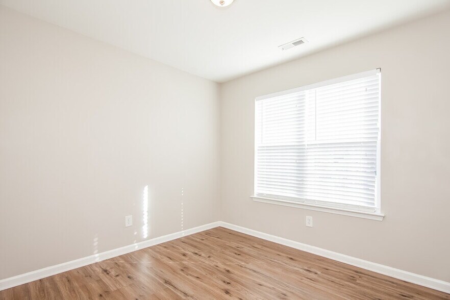 Building Photo - 1405 Braveheart Ln