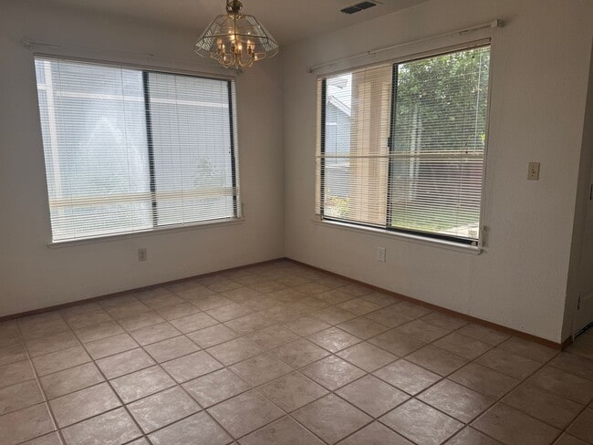 Building Photo - 832 Morissette Way
