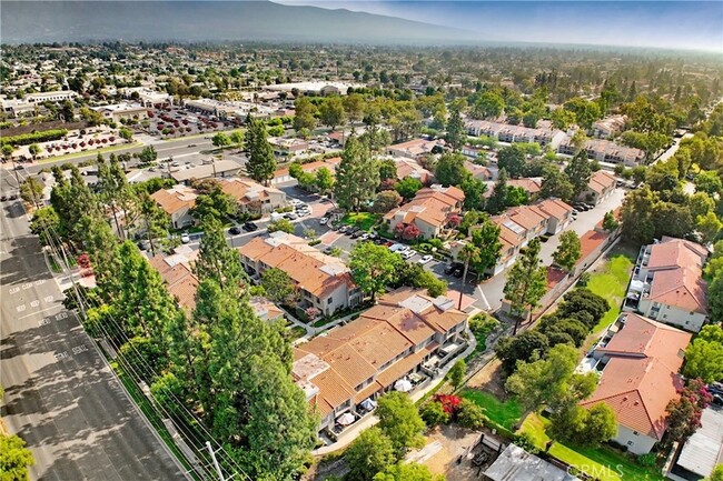 Building Photo - 8167 Vineyard Ave