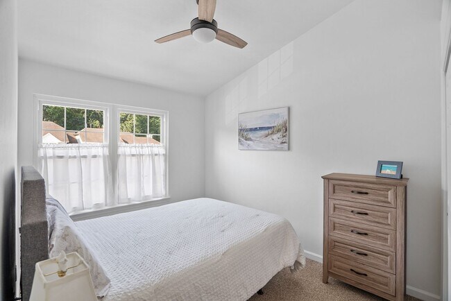 Building Photo - Furnished Townhome in VB