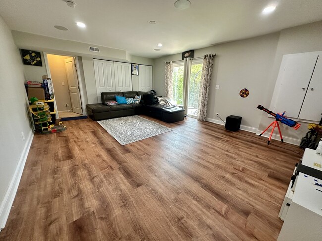 Building Photo - 3465 Bradbury Cir