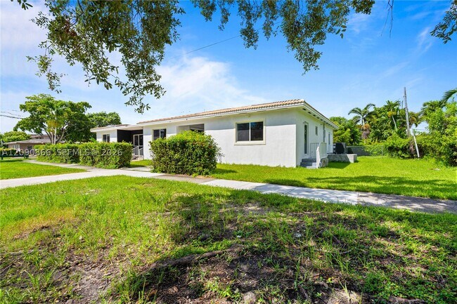 Building Photo - 580 Lee Dr