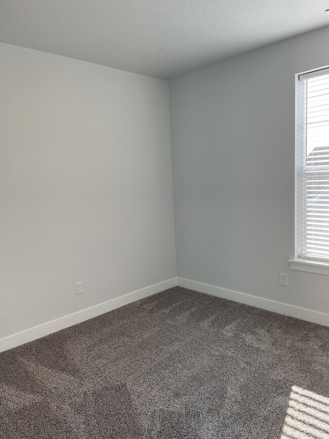 Building Photo - 302 W 435 N