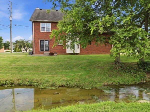 Building Photo - 302 12 Oaks Ln