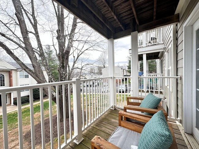 Building Photo - 1272 Villa Ln