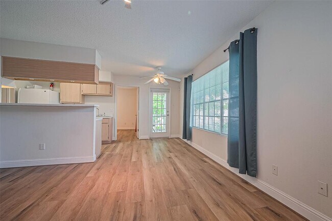 Building Photo - 2750 Holly Hall St