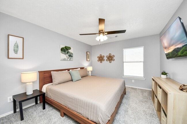 Building Photo - 12711 Laurel Bank Way