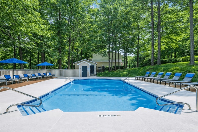 Building Photo - Lakeside Townhomes