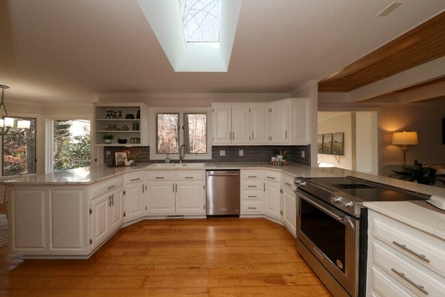 Building Photo - Luxury Kingsmill Treehouse Retreat | 7BR Custom Home with Private Suite