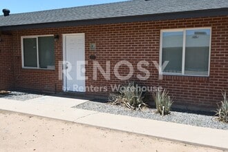 Building Photo - Remodeled 2 Br 1 Ba Unit in a Four Plex Near 15th Ave and Indian School in Phoenix