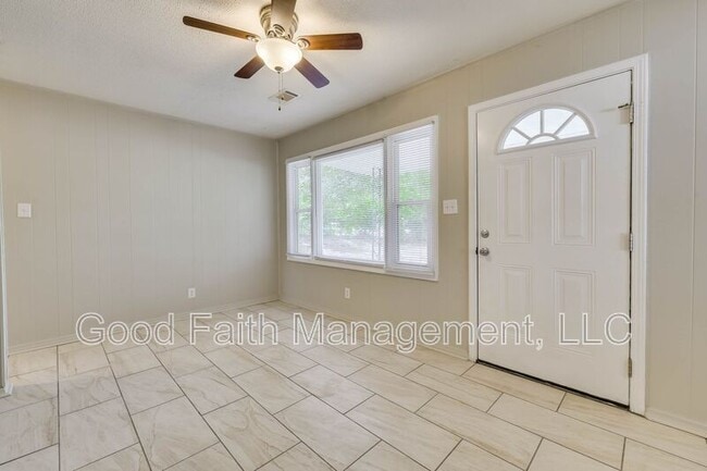 Building Photo - 1813 Alder Dr