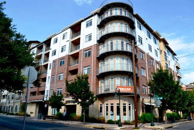 Primary Photo - Sophisticated 1Bed/1Bath