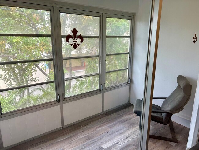 Building Photo - 2151 NE 68th St