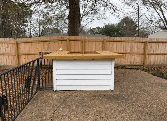 Building Photo - 1020 Mcdale Ln