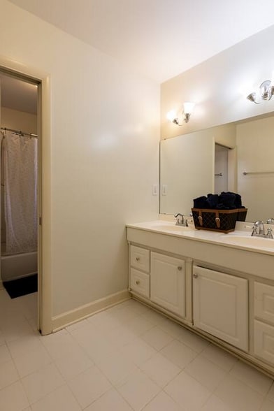 Building Photo - 692 N Superior Ave