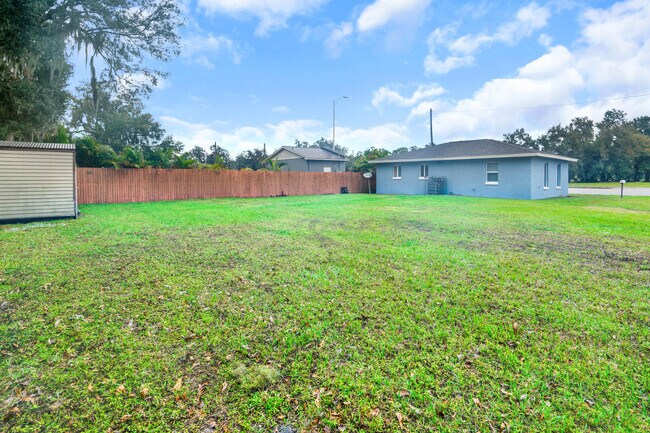 Building Photo - 808 S Charleston Ave