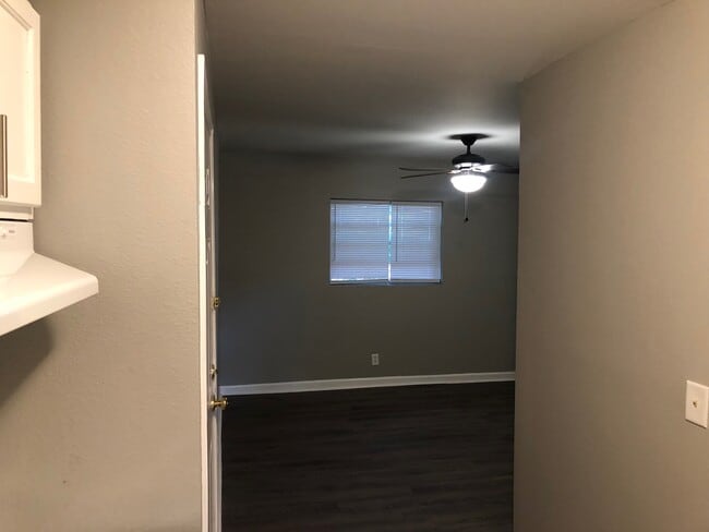 Building Photo - 574 Cooper St SW