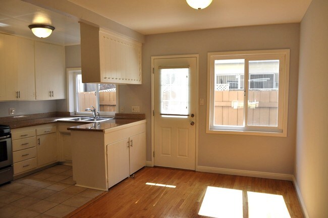 Building Photo - 321 Cameron Pl