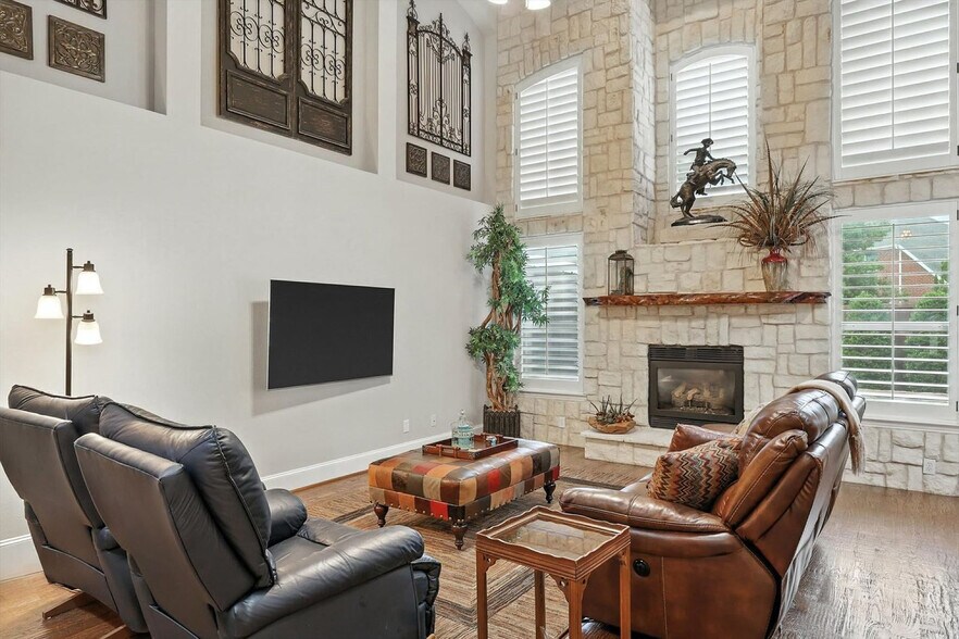 Building Photo - 2303 Chapelwood Dr