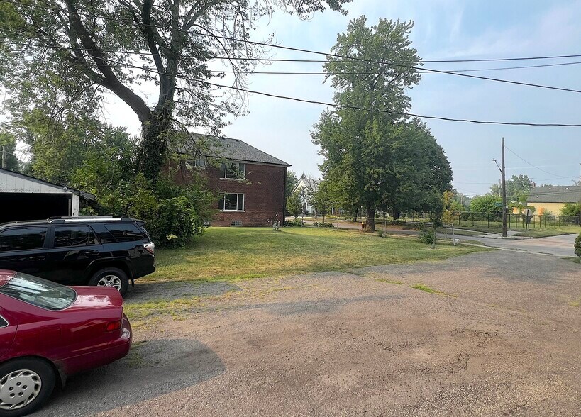 Building Photo - 1421 Fischer St