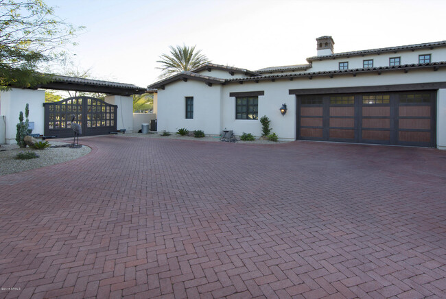 Building Photo - 5761 N Casa Blanca Dr