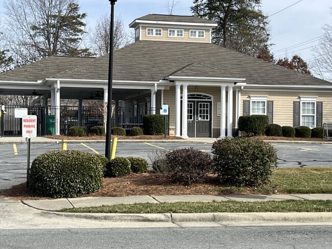 Building Photo - "Charming 4-Bed High Point Home with Granite Elegance & Cozy Fireplace!"