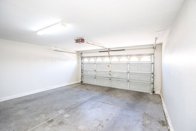 Building Photo - 407 W Colt Rd