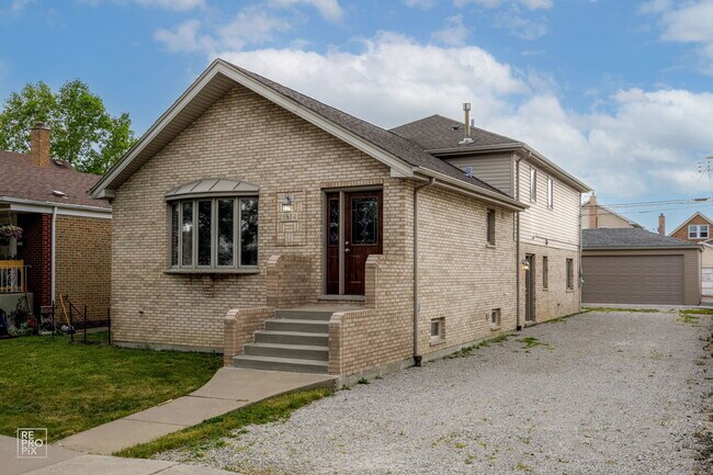 Building Photo - 5614 S Moody Ave