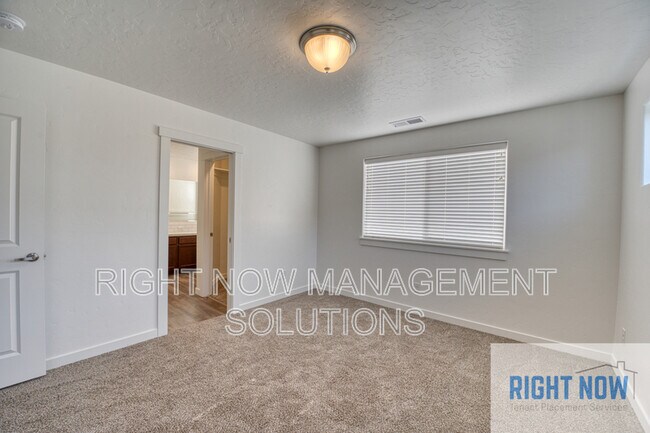 Building Photo - 5505 E Bollo St