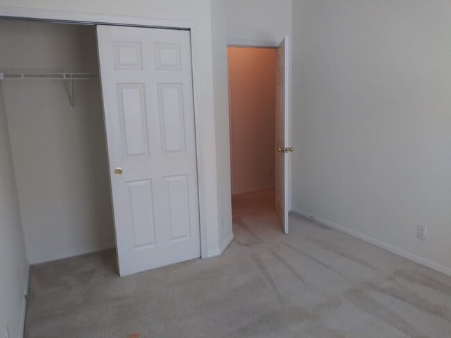 Building Photo - 3 Bdrm 2 BA  1,615 SqFt