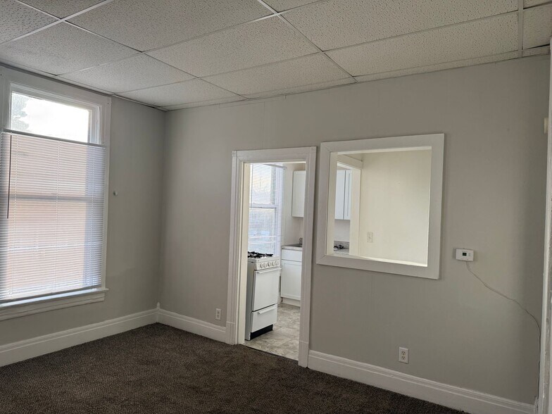 Building Photo - 912 N 10th St