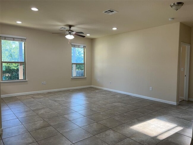 Building Photo - 5817 Scenic Lake Dr