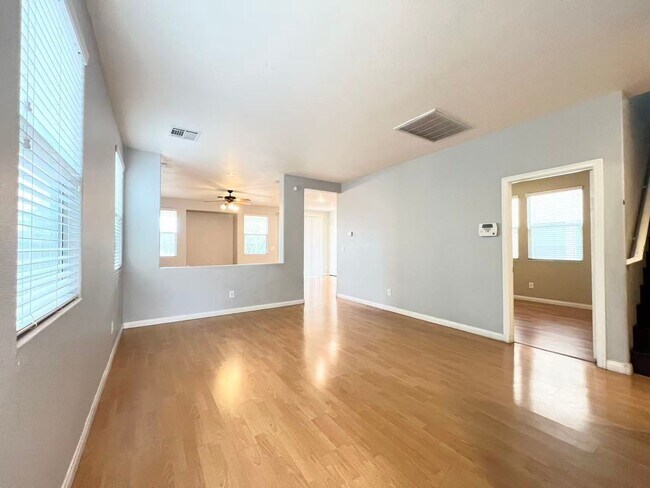Building Photo - Nice 2 story house