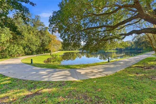 Building Photo - 815 Lake Evalyn Dr