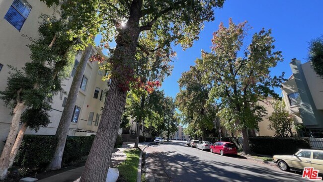 Building Photo - 5420 Sylmar Ave
