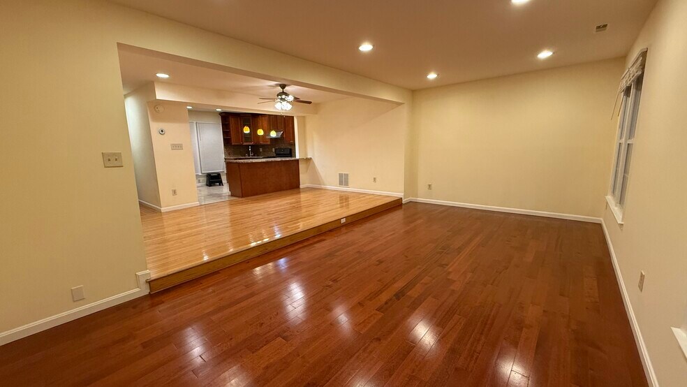 Building Photo - 7415 Fountain Head Dr