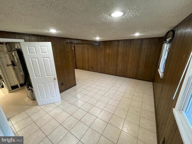 Building Photo - 5056 Kenerson Dr