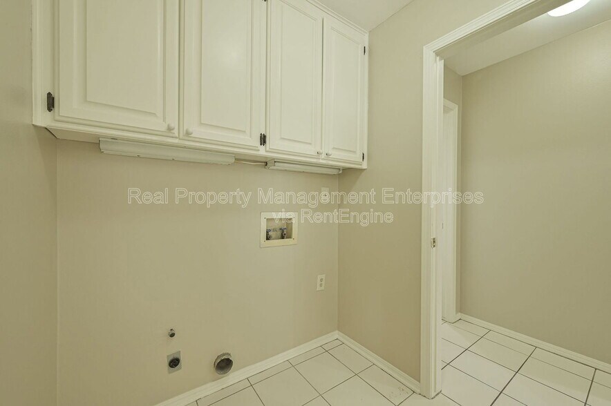 Building Photo - 7016 Stonycreek Dr