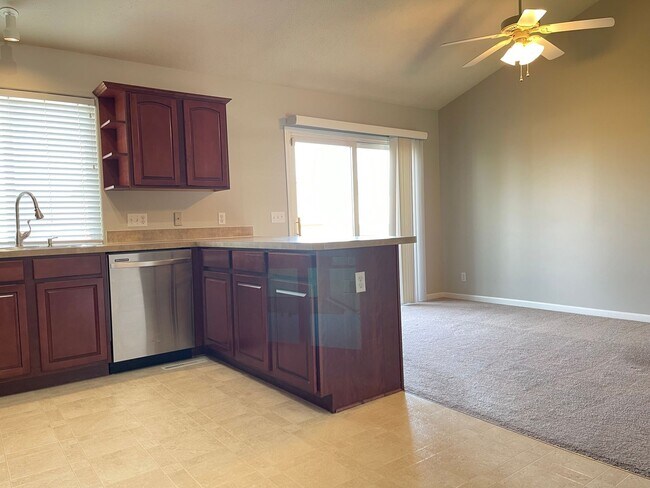 Building Photo - Comfortable 3-Bedroom Home in Desirable Millard West Area - $2,095