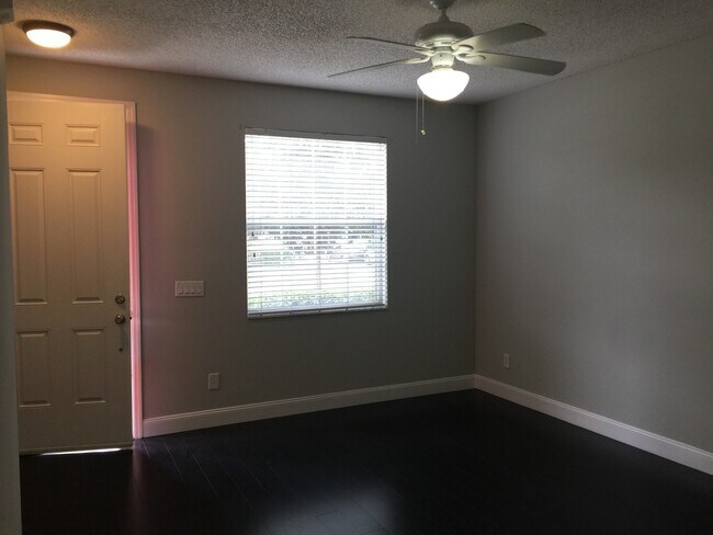 Building Photo - Gorgeous Townhouse in the heart of Avalon ...