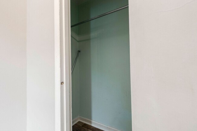 Building Photo - 726-728 W Saint Catherine Street