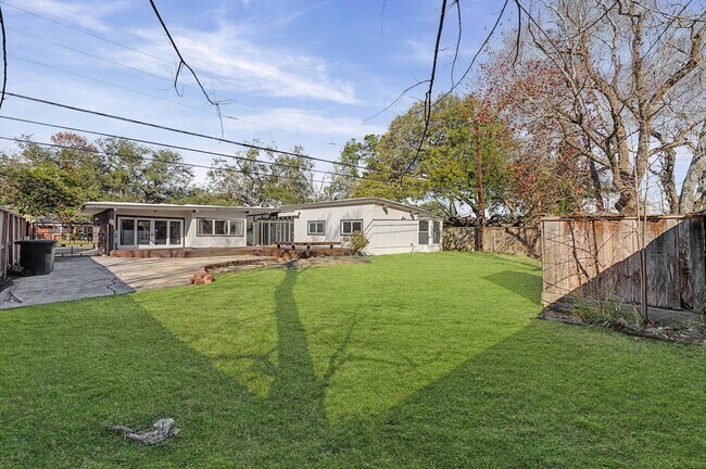 Building Photo - 9107 Timberside Dr