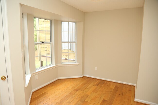 Building Photo - 3 Bedroom Townhouse in Minor Hill
