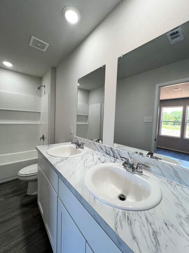 Building Photo - New Home in New Tolar Oaks Neighborhood