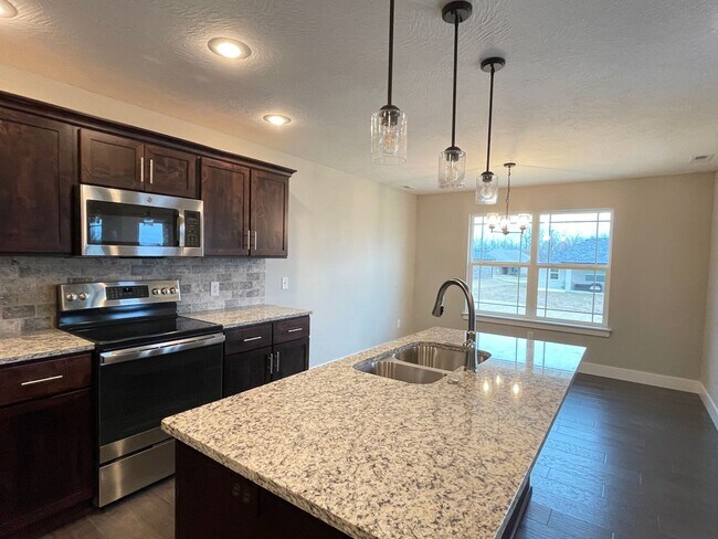 Building Photo - brand new 4/2 home